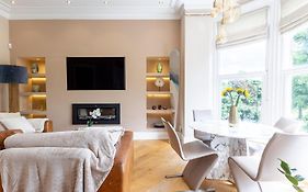York Place - Spacious Central Apartment To Town With Views